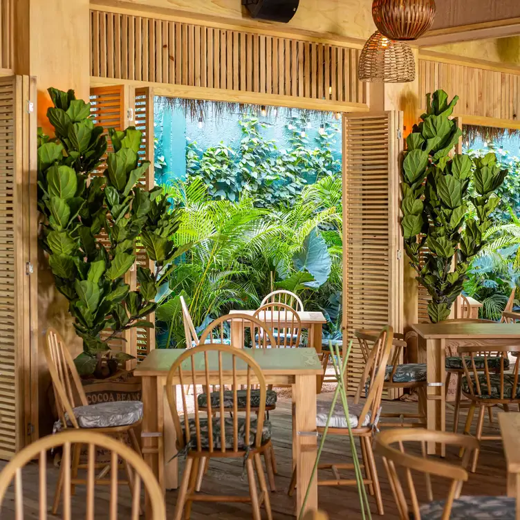 El restaurante Palapa Cantina Caribeña está hecho en forma de palapa en el Caribe.