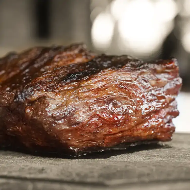 Cortes de carne en La Matera, uno de los mejores restaurantes con terrazas en Guadalajara.