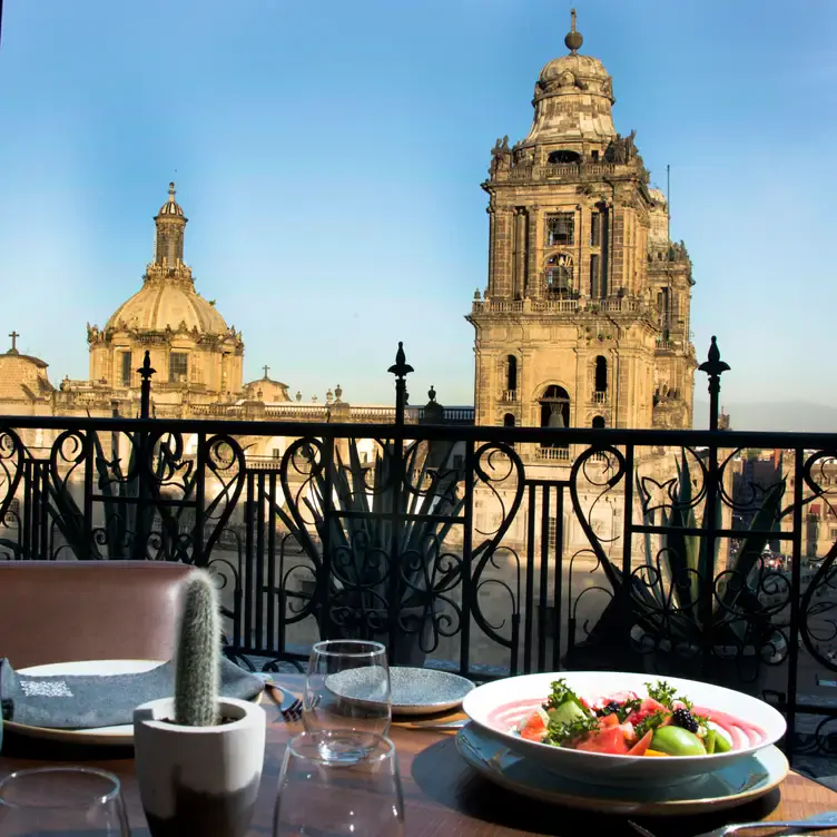 Brunch con vistas al Zócalo capitalino en El Balcón del Zócalo, uno de los mejores restaurantes en la CDMX