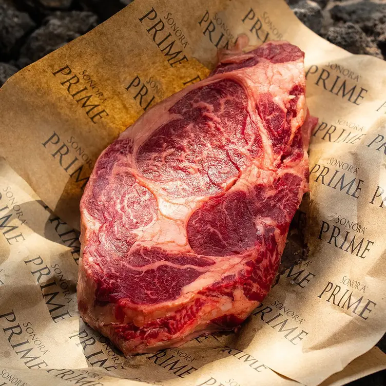 Wagyu australiano en Sonora Prime, uno de los mejores restaurantes para ocasiones especiales en Guadalajara.