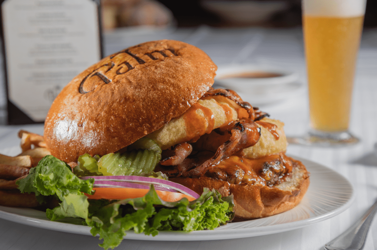 Hamburguesa de The Palm. un restaurante en la Cuidad de México