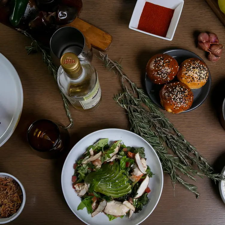 Platillos de mercato en Market Kitchen - Park Plaza, uno de los mejores restaurantes con vistas en CDMX.