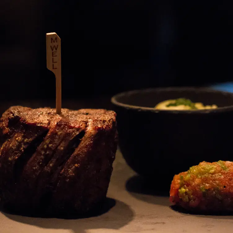 Un corte de carne en Señor Tanaka, uno de los mejores restaurantes en Monterrey