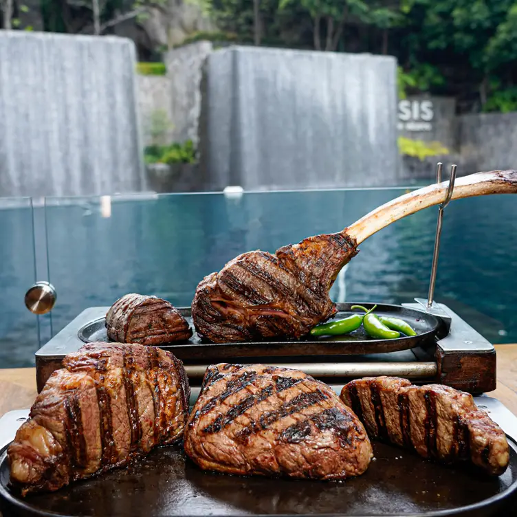 Déjate consentir con un buen bife mientras disfrutas la vista en Cambalache Oasis, uno de los mejores restaurantes argentinos en la CDMX.