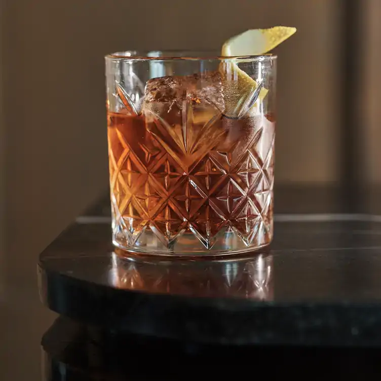 Un negroni en Casa Virginia, uno de los mejores restaurantes para la cena de navidad en la CDMX