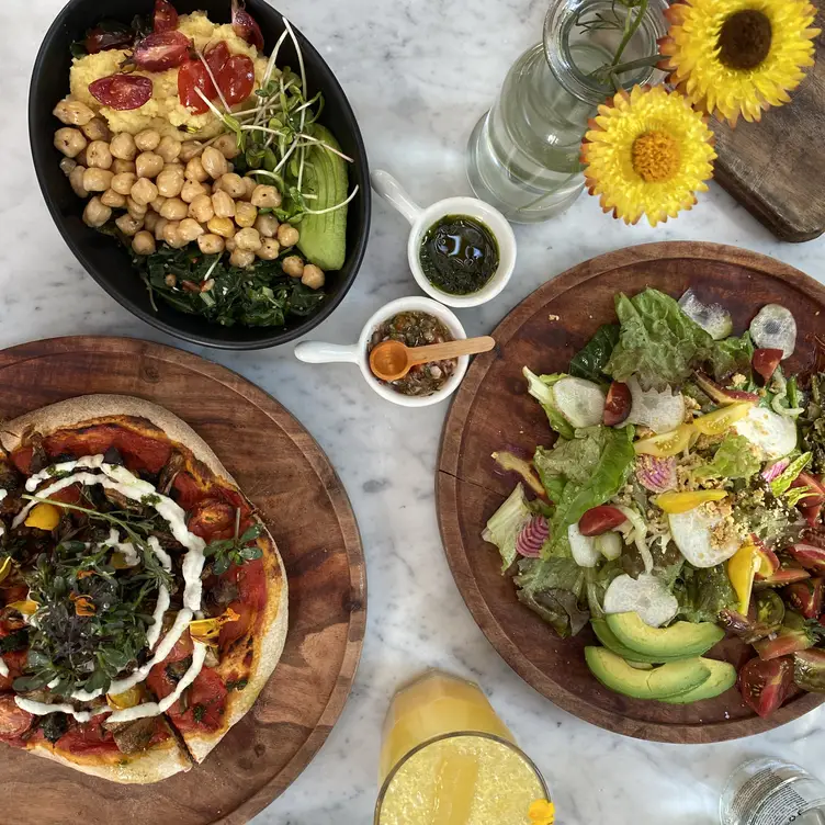 Tres platillos del menú de Espíritu Sano/Sitopia te están esperando.