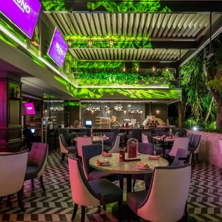 Gracias a su decorado moderno y su ambientación amena, Bruno Cucina se ubica como uno de los mejores restaurantes en Querétaro para una cita romántica