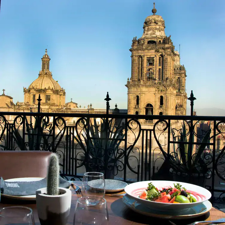 View of the terrace at El balcón del Zócalo, one of the best family restaurants in Mexico City, overlooking the Zócalo Cathedral.