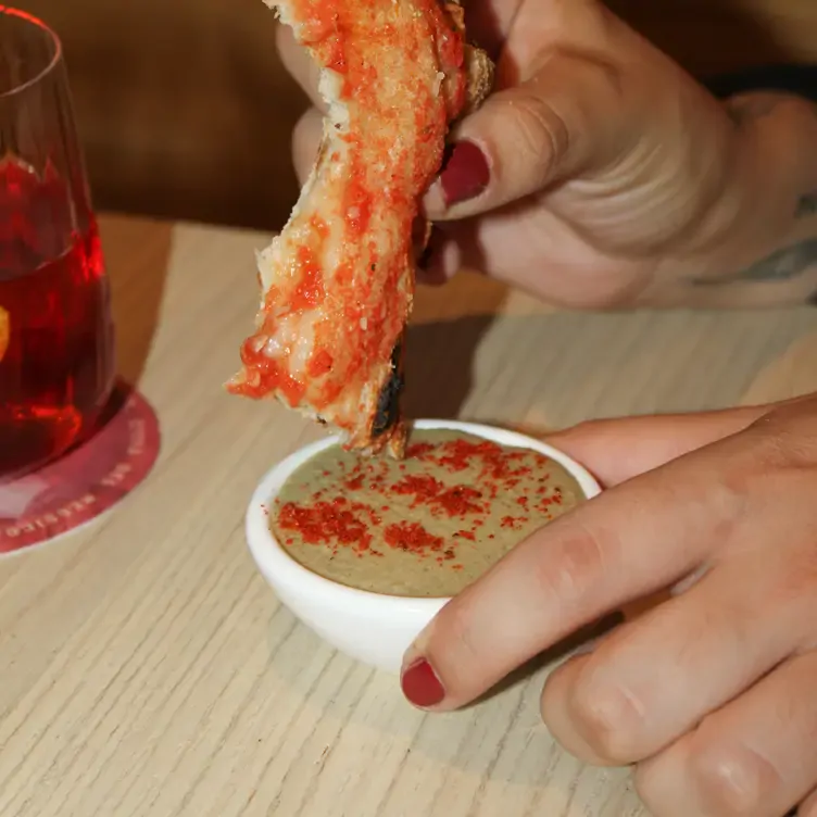 pizzeria-della-madonna3 Para terminar con las orillas, una crema de berenjena tatemada en Pizzería della Madonna, una de las mejores pizzas en CDMX.