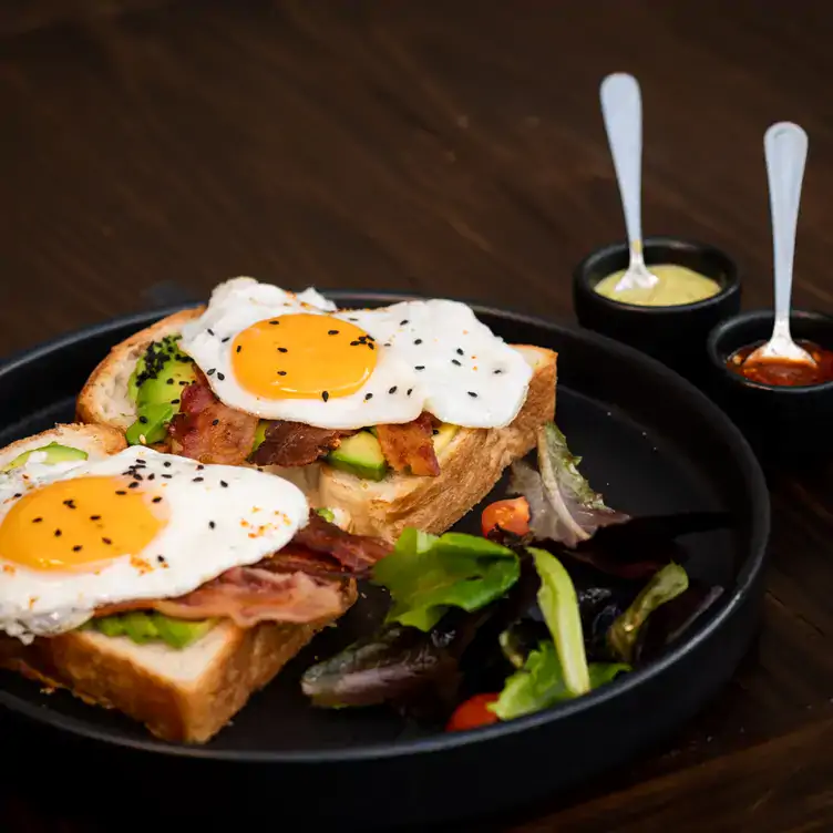 El toast Padre Mier, la opción ideal para comenzar el día con energía en Casa Padre Mier, uno de los mejores brunch en Monterrey