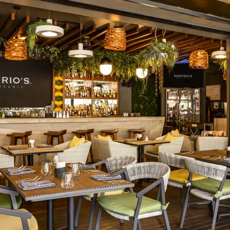 El interior de Porfirio’s, uno de los mejores restaurantes en Playa del Carmen.