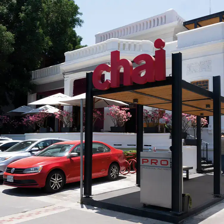 Vista del exterior de Café Chai, uno de los mejores restaurantes para desayunar en Guadalajara.